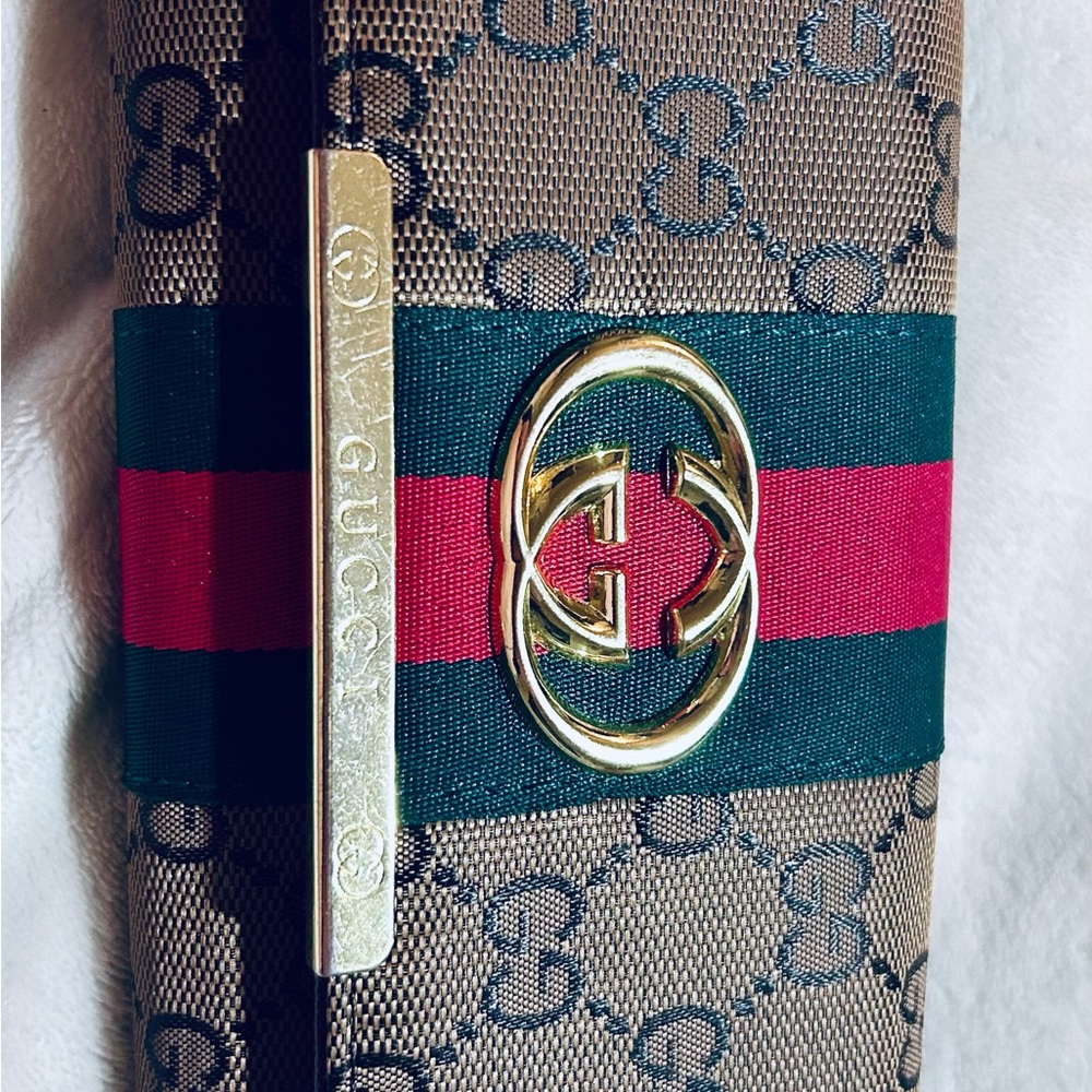 Gucci Textured Leather Wallet